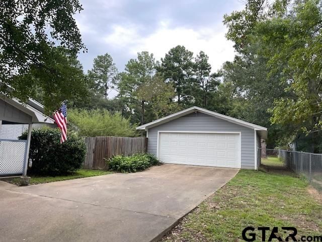 108 Glenhaven, Palestine, TX 75801