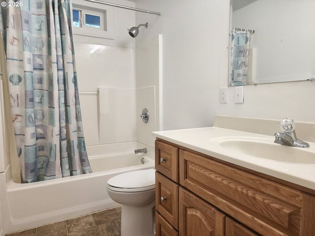 205 18TH St, Port Orford, OR 97465