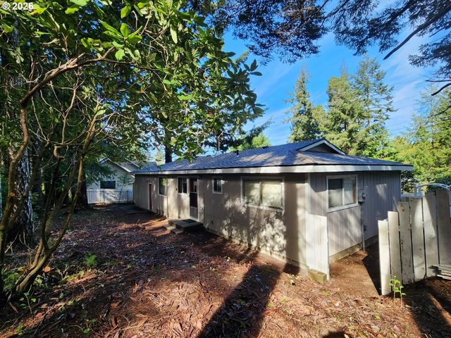 205 18TH St, Port Orford, OR 97465