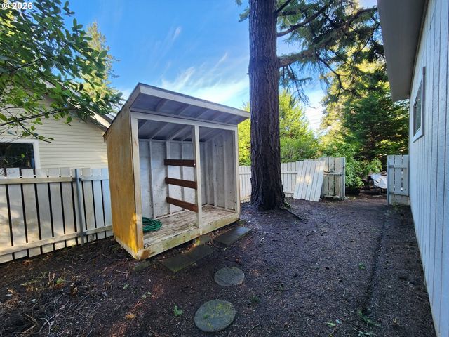 205 18TH St, Port Orford, OR 97465