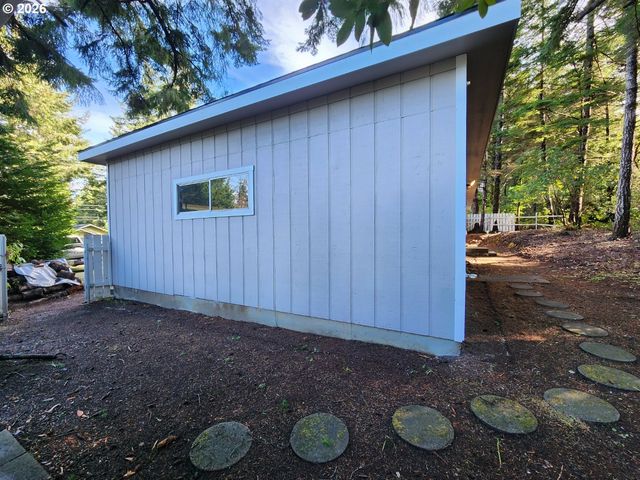 205 18TH St, Port Orford, OR 97465