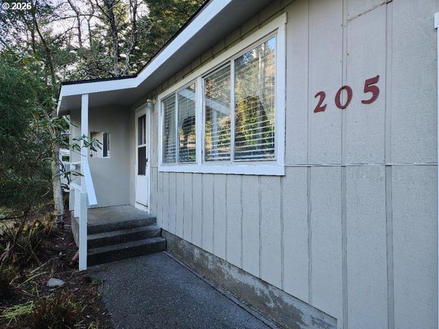 205 18TH St, Port Orford, OR 97465