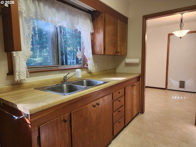 205 18TH St, Port Orford, OR 97465