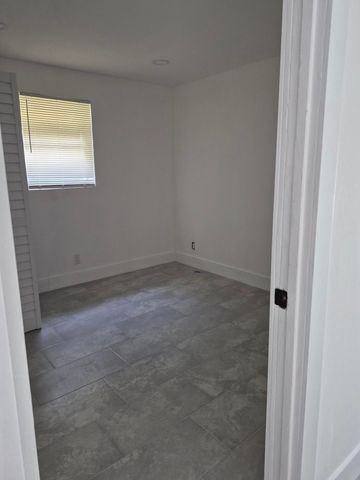 313 SW 1st Terrace, Deerfield Beach, FL 33441