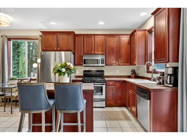 810 E 9TH St D13, Newberg, OR 97132