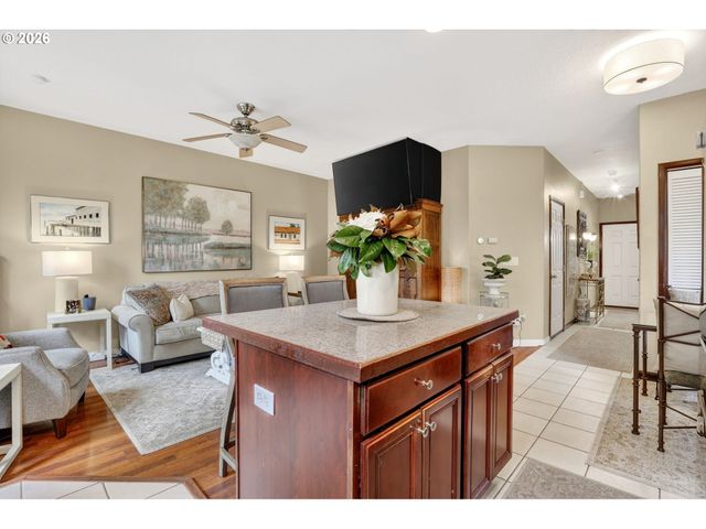 810 E 9TH St D13, Newberg, OR 97132