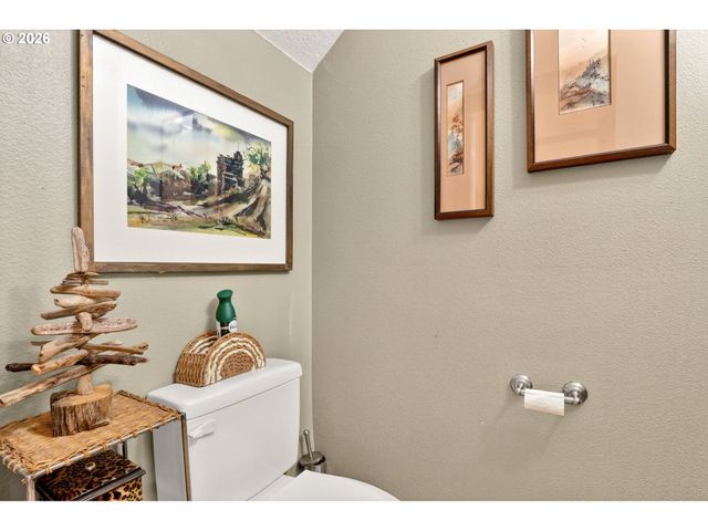 810 E 9TH St D13, Newberg, OR 97132