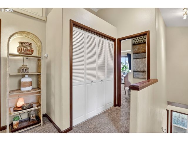 810 E 9TH St D13, Newberg, OR 97132