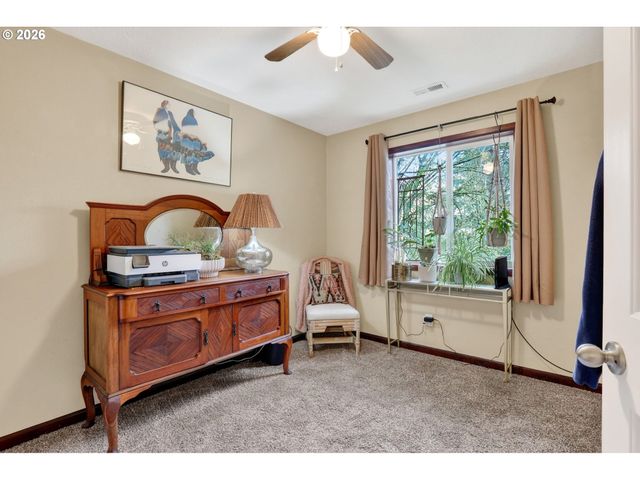 810 E 9TH St D13, Newberg, OR 97132