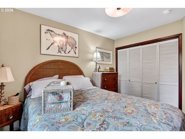 810 E 9TH St D13, Newberg, OR 97132