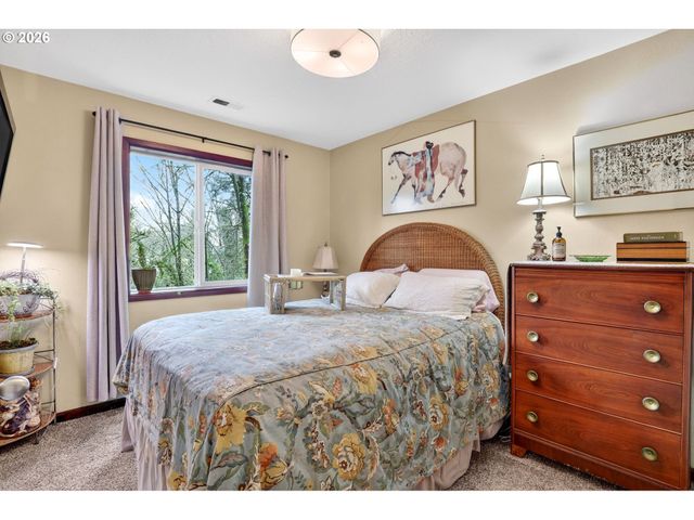 810 E 9TH St D13, Newberg, OR 97132