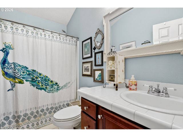 810 E 9TH St D13, Newberg, OR 97132