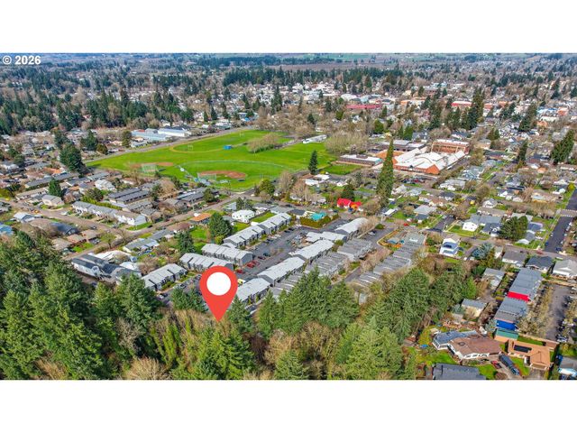 810 E 9TH St D13, Newberg, OR 97132