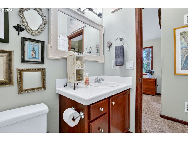 810 E 9TH St D13, Newberg, OR 97132