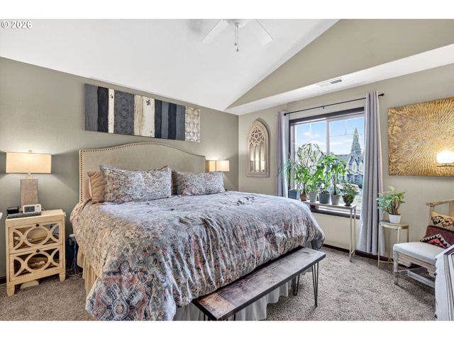 810 E 9TH St D13, Newberg, OR 97132