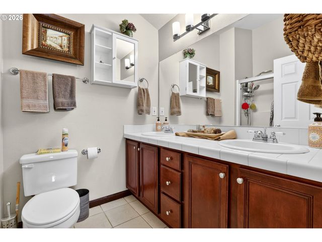 810 E 9TH St D13, Newberg, OR 97132