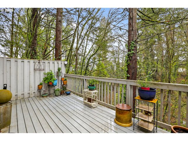 810 E 9TH St D13, Newberg, OR 97132