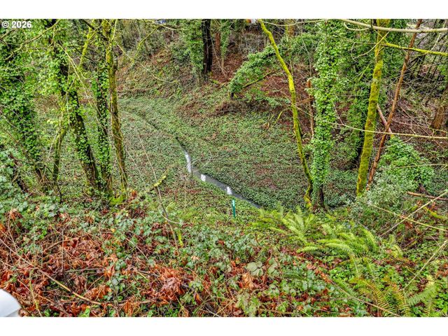 810 E 9TH St D13, Newberg, OR 97132