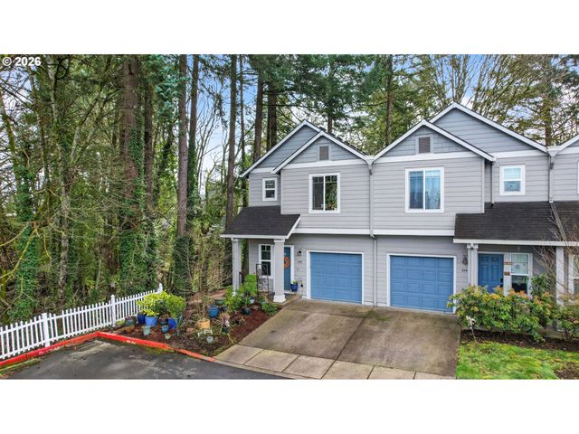 810 E 9TH St D13, Newberg, OR 97132