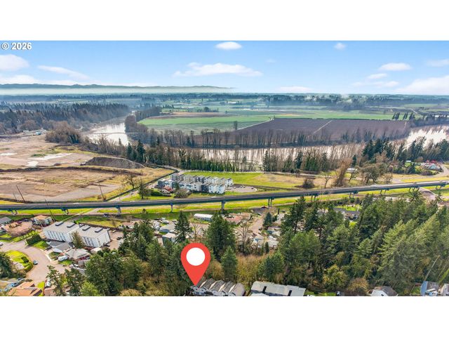 810 E 9TH St D13, Newberg, OR 97132