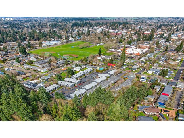 810 E 9TH St D13, Newberg, OR 97132
