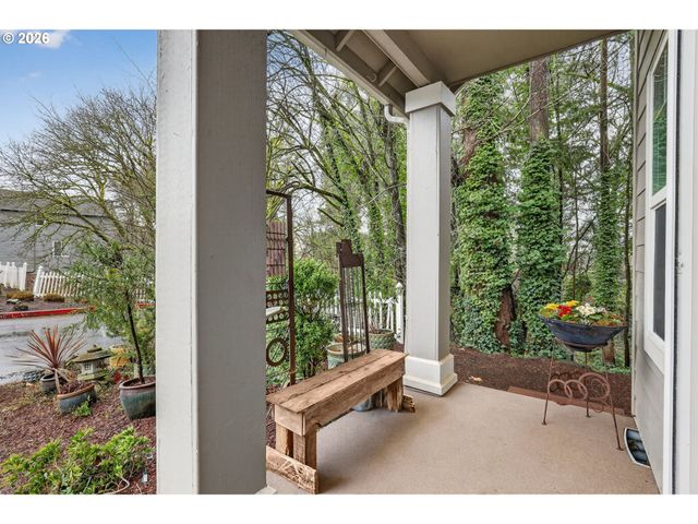 810 E 9TH St D13, Newberg, OR 97132