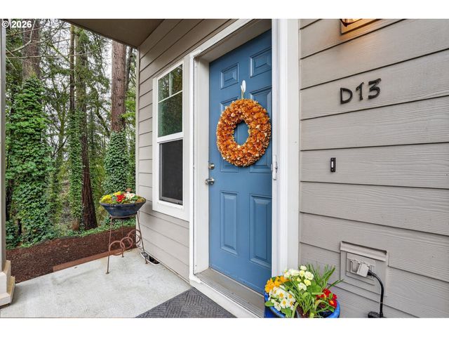 810 E 9TH St D13, Newberg, OR 97132