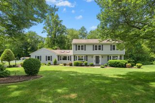 33 Shawnee Lane, Monroe, CT 06468