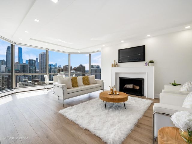 1310 N Ritchie Court 27B, Chicago, IL 60610