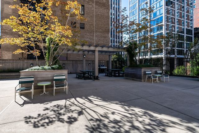 1310 N Ritchie Court 27B, Chicago, IL 60610