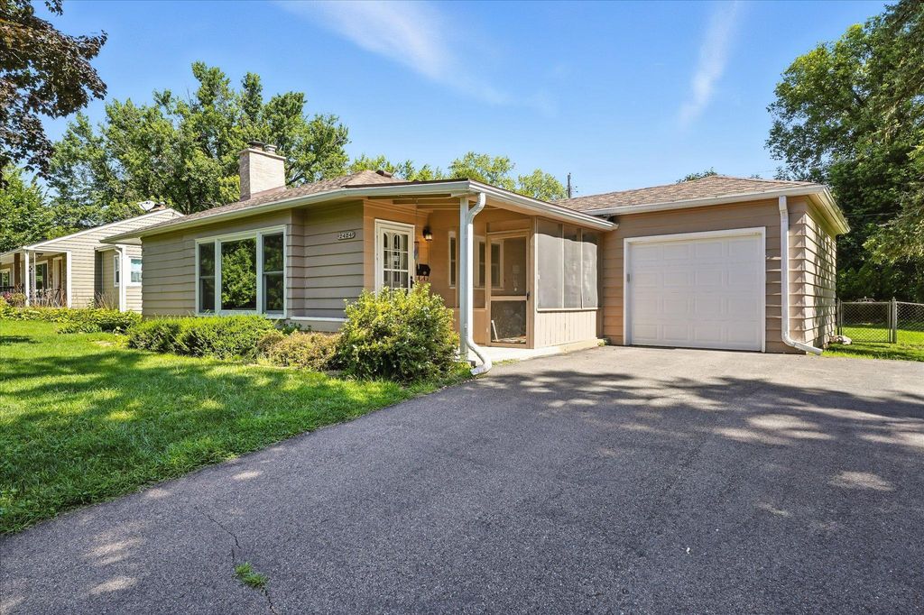 2424 Byrd Avenue N, Golden Valley, MN 55422