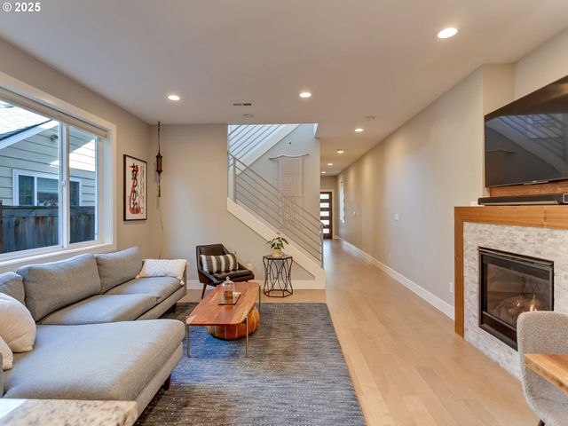 2810 N WATTS St, Portland, OR 97217