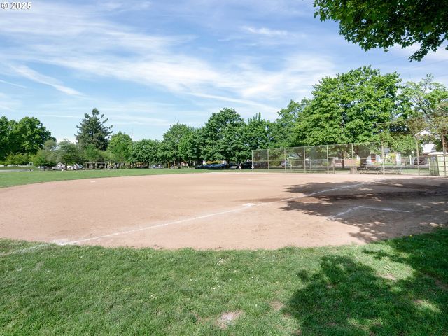 2810 N WATTS St, Portland, OR 97217