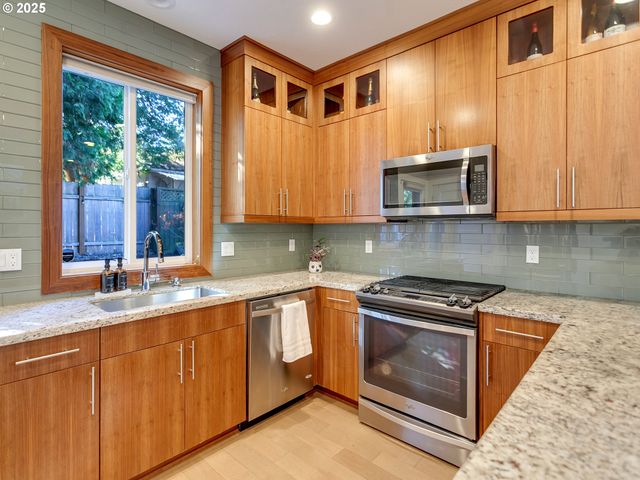 2810 N WATTS St, Portland, OR 97217