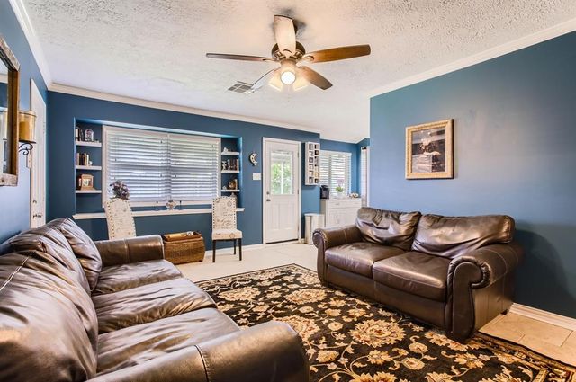 2401 Raspberry Lane, Pasadena, TX 77502