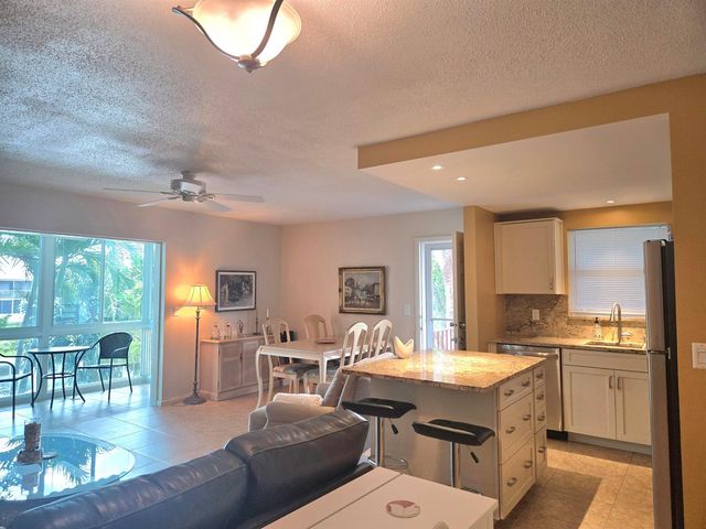 209 Oxford 100 209, West Palm Beach, FL 33417
