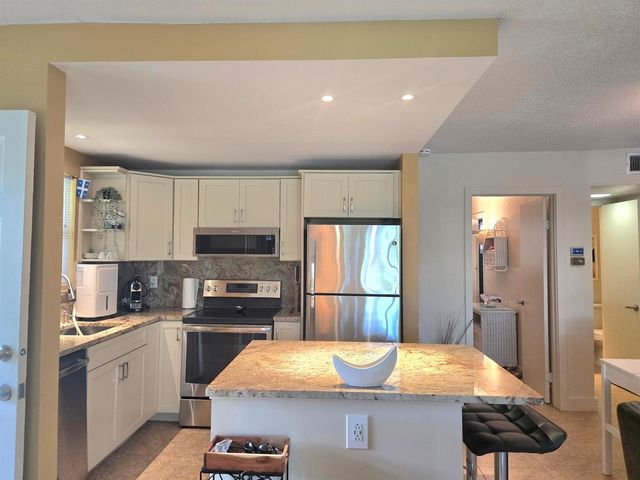 209 Oxford 100 209, West Palm Beach, FL 33417