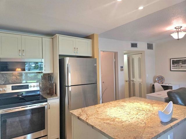 209 Oxford 100 209, West Palm Beach, FL 33417