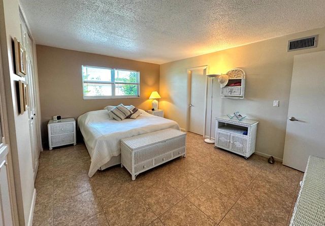 209 Oxford 100 209, West Palm Beach, FL 33417