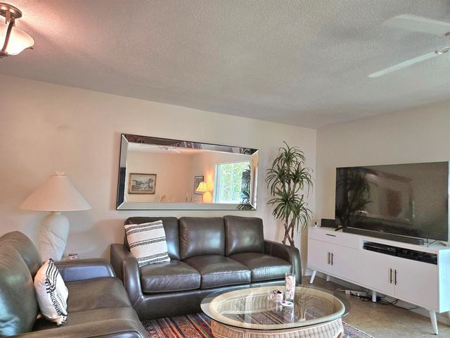209 Oxford 100 209, West Palm Beach, FL 33417