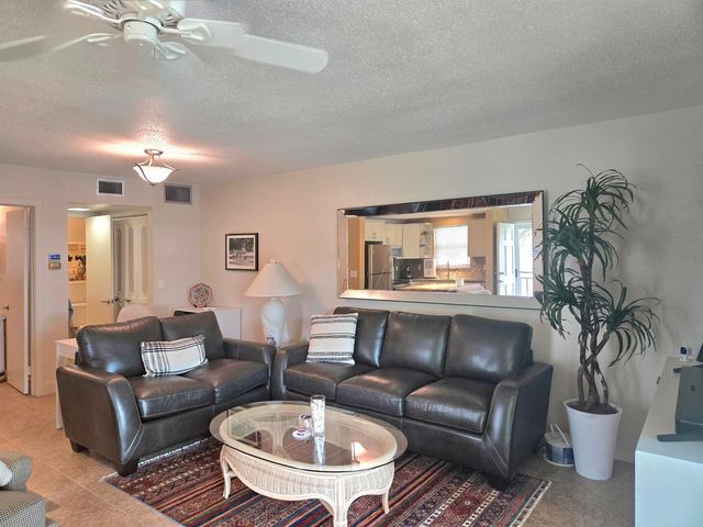 209 Oxford 100 209, West Palm Beach, FL 33417