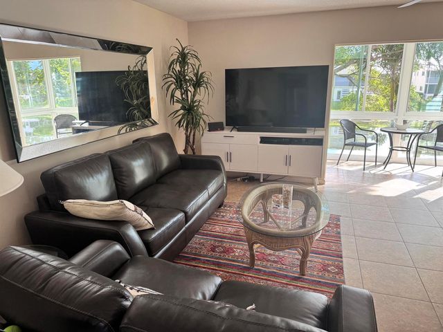 209 Oxford 100 209, West Palm Beach, FL 33417