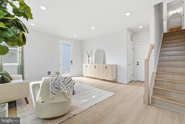 4901 EISENHOWER AVE, Alexandria, VA 22304