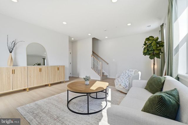 4901 EISENHOWER AVE, Alexandria, VA 22304