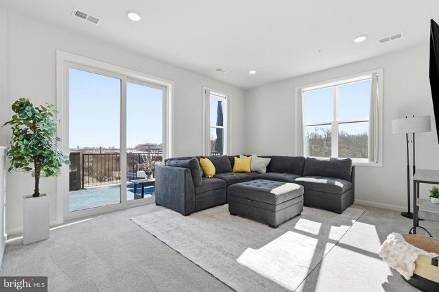 4901 EISENHOWER AVE, Alexandria, VA 22304