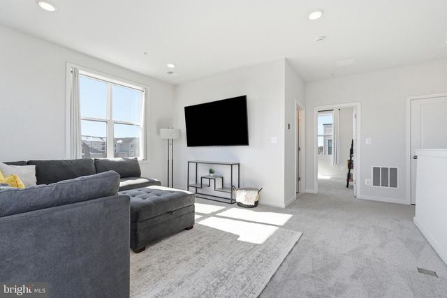 4901 EISENHOWER AVE, Alexandria, VA 22304