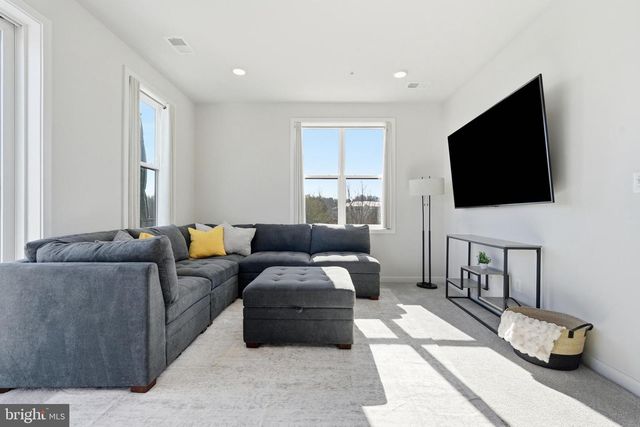 4901 EISENHOWER AVE, Alexandria, VA 22304