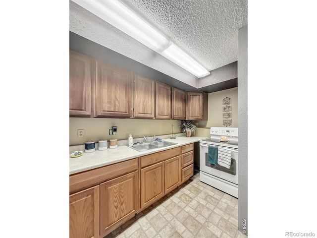 133 S Morlan Avenue, Holyoke, CO 80734