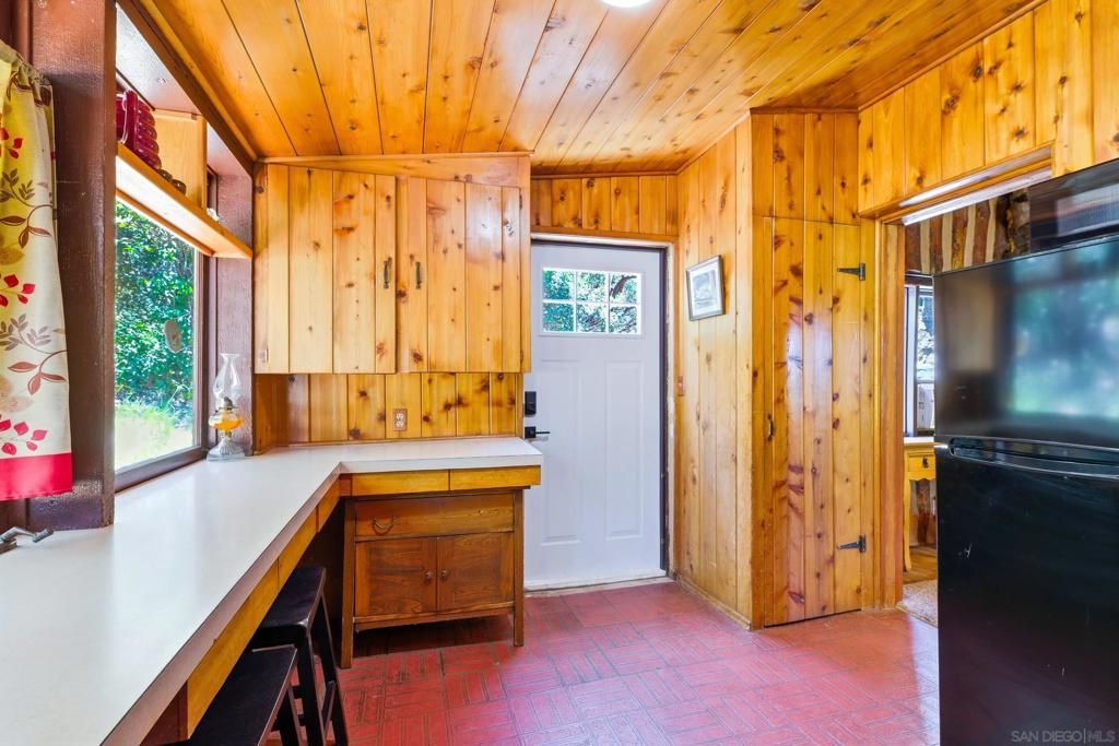 Image 11 of property listing at 2727 Lakeview Dr, Julian, CA 92036