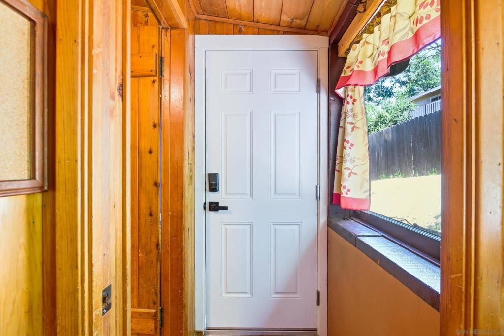 Image 8 of property listing at 2727 Lakeview Dr, Julian, CA 92036